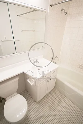 Rented by Olnick Organization | media 28