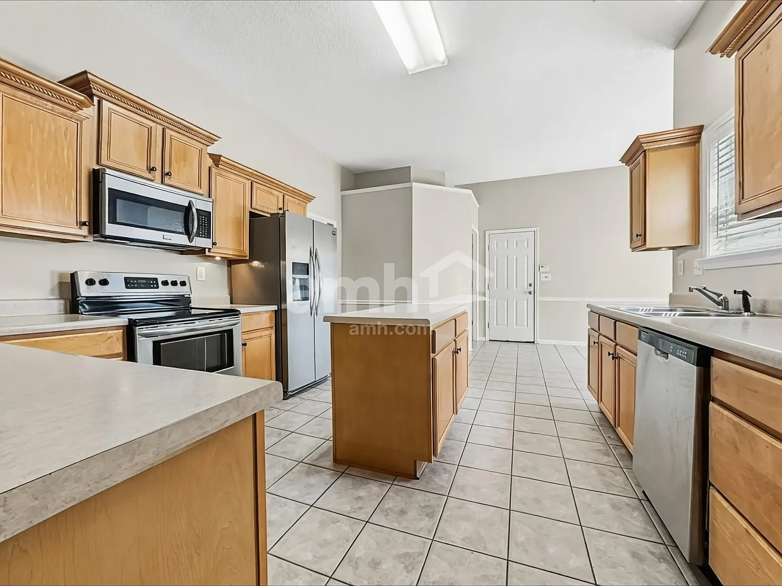 3 bed, 2.0 bath, 2233 sqft, $2,150 — Photo 3