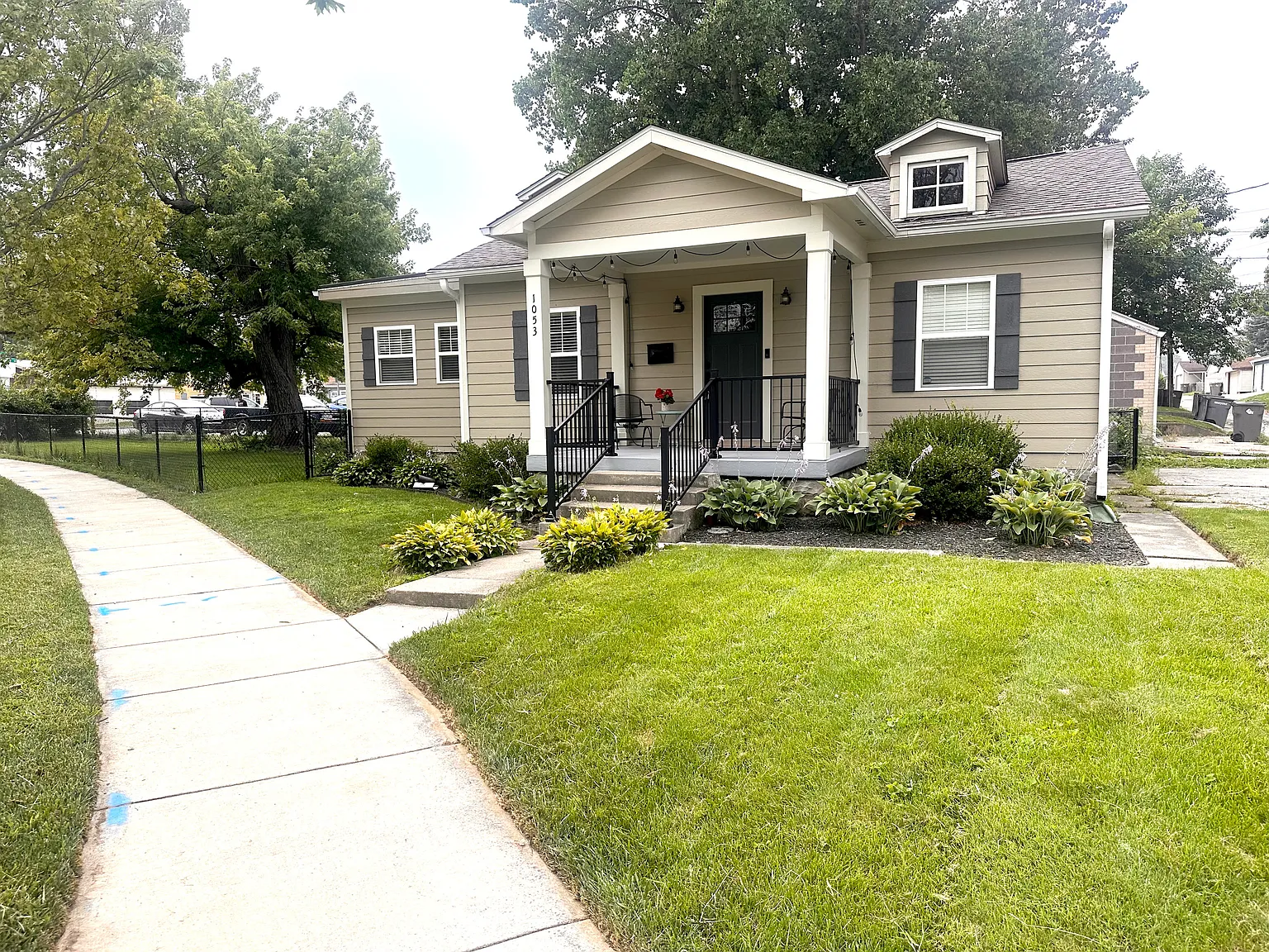 1053 Willow Dr photo 1