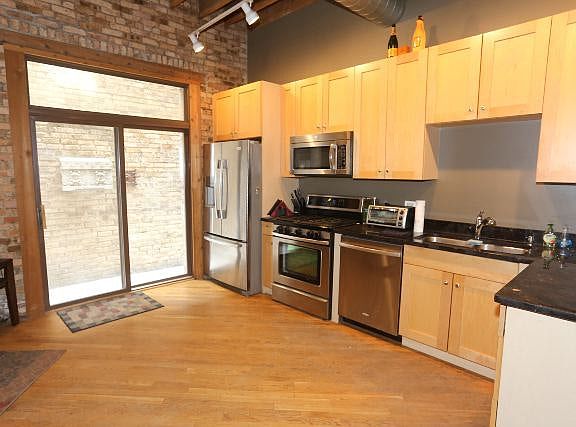 3rd image of 2870 N Elston Ave #One