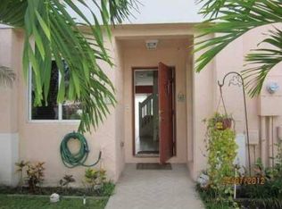 561 NW 208th Cir, Pembroke Pines, FL 33029