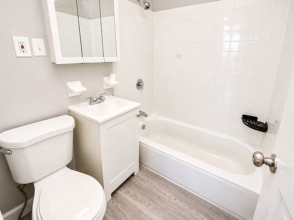 5th image of 42 Greenwood St #3