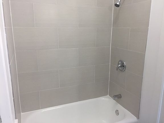 4th image of 752 N Leamington Ave #2R