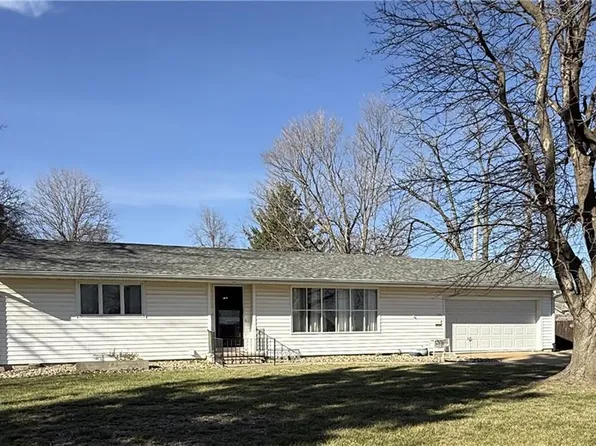 110 Osage Ave, Hiawatha, KS 66434