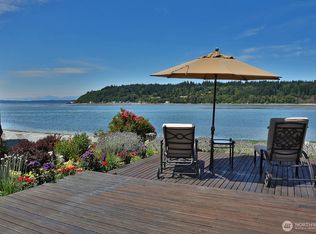 8074 Sandy Hook Dr, Clinton, WA