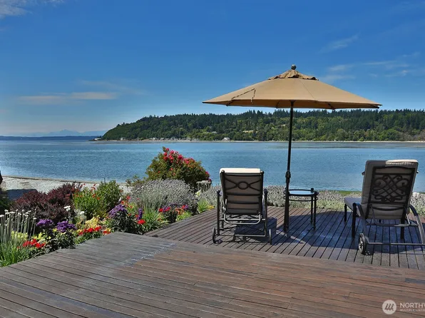 8074 Sandy Hook Drive, Clinton, WA 98236