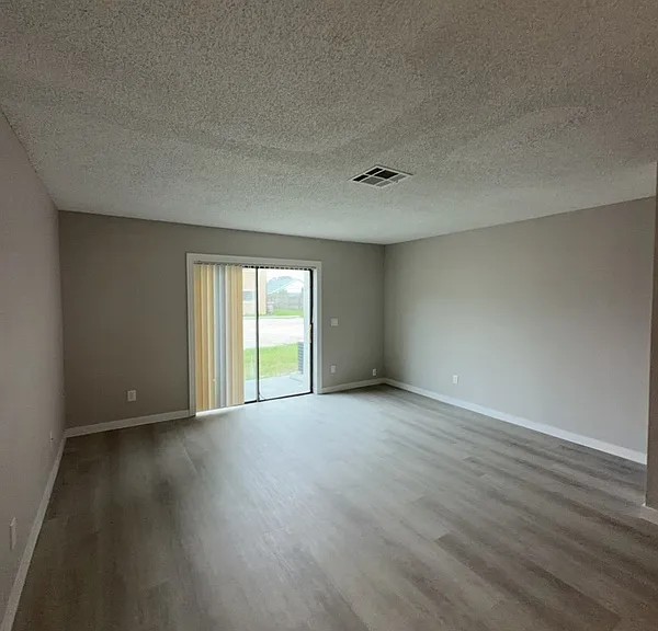 133 Jones Ln #B — Photo 3