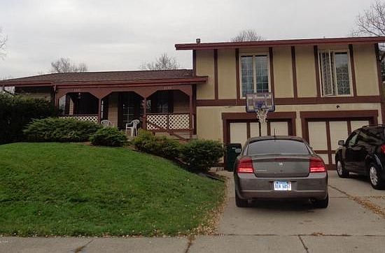 1st image of 2721 Stoneleigh Dr