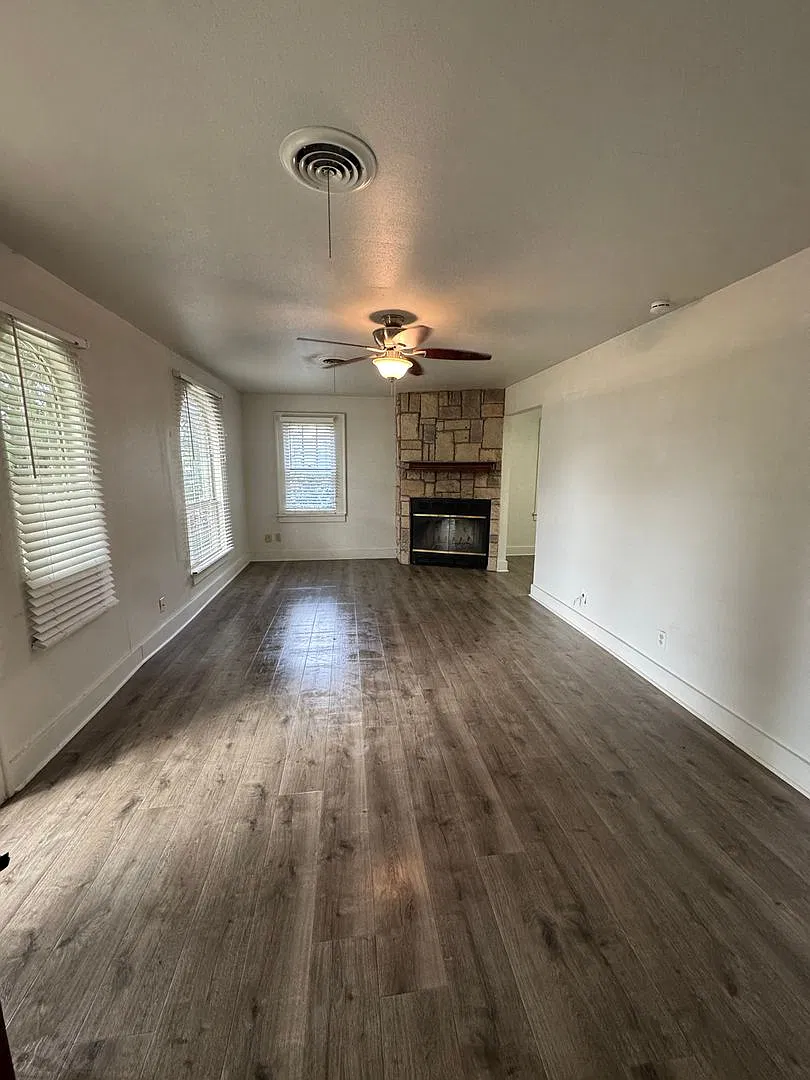 Adorable 3bedroom 1bathroom 2car garage CH/A — Photo 2