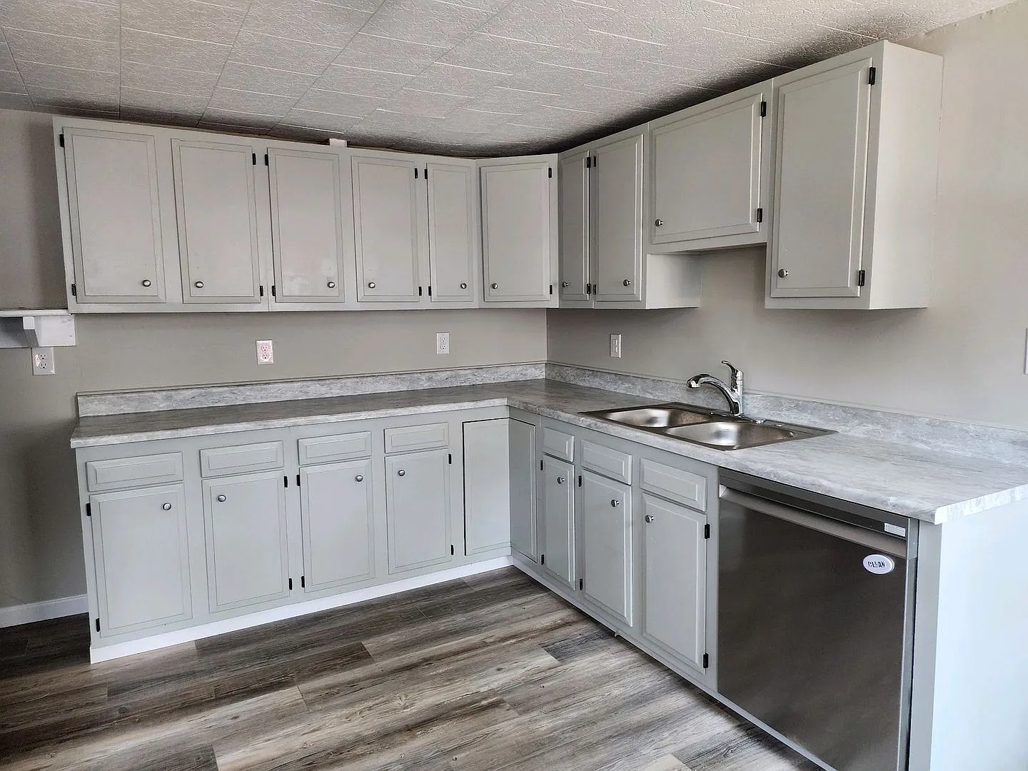 3 Bdrm Oswego! Charming! Updated! — Photo 2