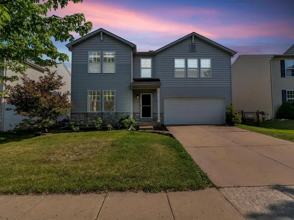 8621 Cass River Dr, Fowlerville, MI 48836