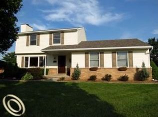 59615 Sterling Dr, New Hudson, MI