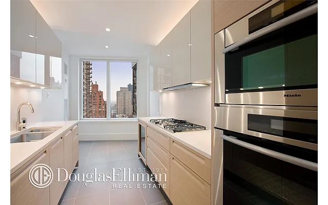 Rented by Douglas Elliman | media 26