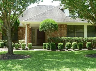 2810 Pineleaf Dr, Sugar Land, TX 77479