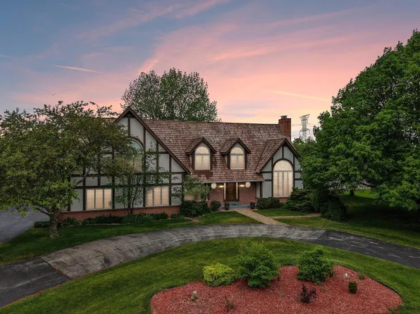 2385 Buckingham PLACE, Brookfield, WI 53045