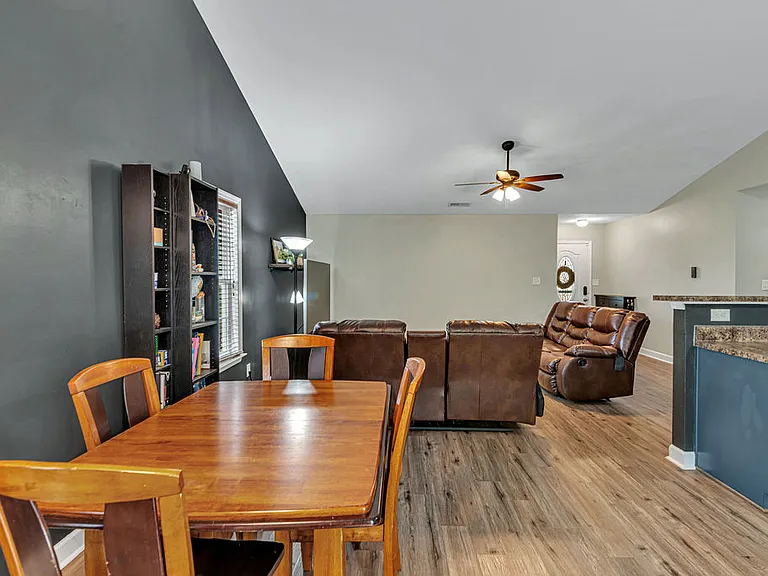 410 Jasmine Ln — Photo 10