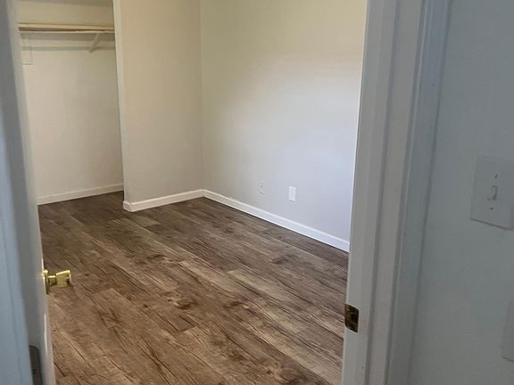 4th image of 211 Elyria Dr APT 1