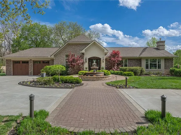 317 Colonial Ln, Dayton, OH 45429