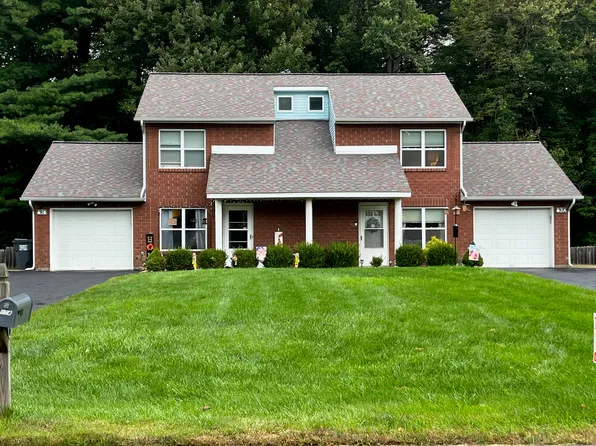 63 Werner Rd #A, Halfmoon, NY 12065