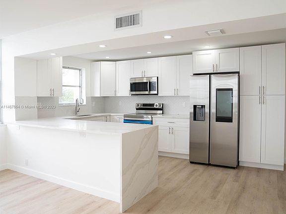 3rd image of 2780 NE 183rd St APT 702