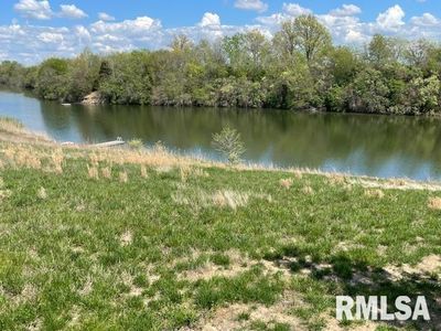 Labrador Cv, Elkville, IL, 62932