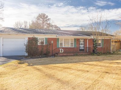 1073 E Poplar Ave, Selmer, TN, 38375
