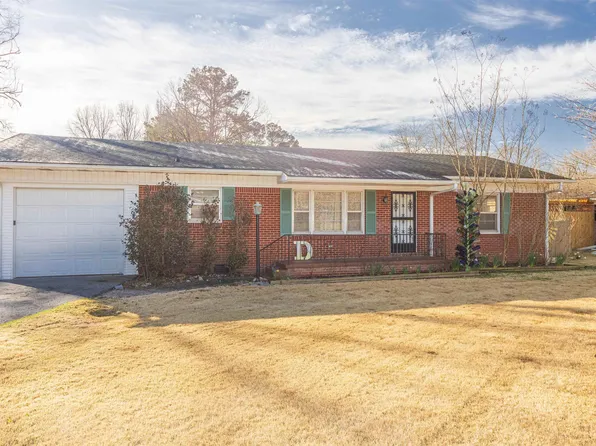 1073 E Poplar Ave, Selmer, TN 38375