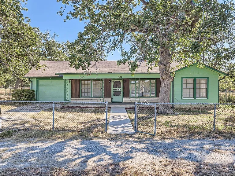 7348 S US Highway 183 — Photo 1