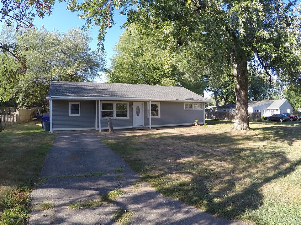 2nd image of 16 Broadview Ln