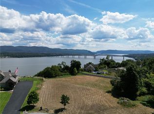 2 Chelsea View Ter, Newburgh, NY 12550