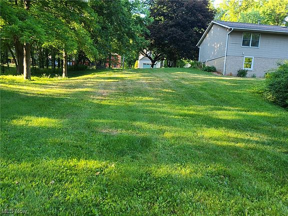 2nd image of 132 Spruce Dr NW