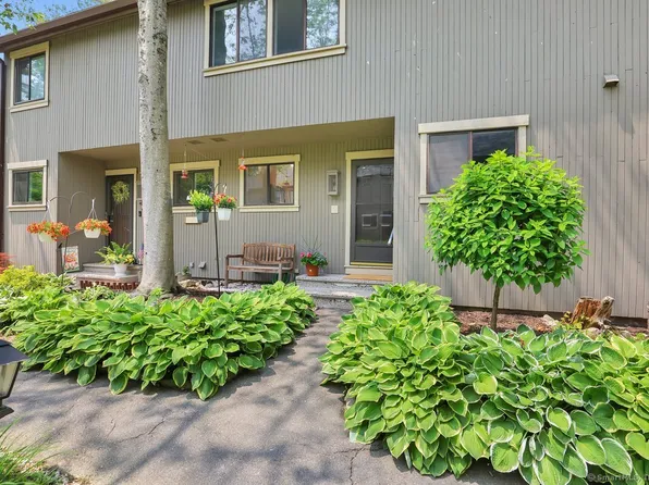 2 Edgehill Court #2, Woodbury, CT 06798
