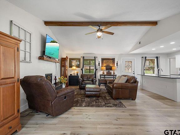 5th image of 1507 Tanglewood Dr E