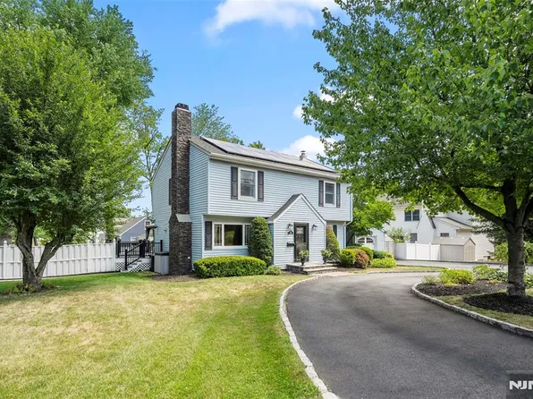 99 W Ridgewood Ave, Paramus, NJ 07652