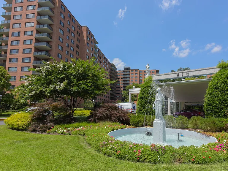 4201 Cathedral Ave NW #501W — Photo 3