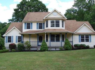 7 Willow Pond Dr, East Stroudsburg, PA 18301