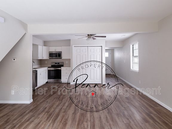 4th image of 455 NE Churchill St