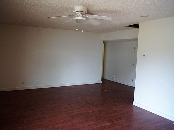 3rd image of 1324 Willis Ln
