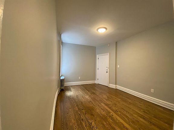 2nd image of 252-254 Sip Ave #22