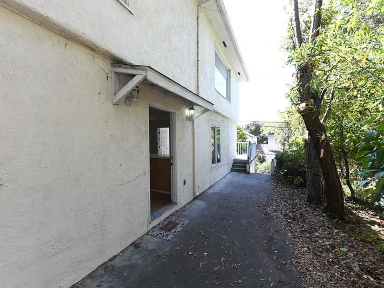 2501 Cedar St — Photo 16