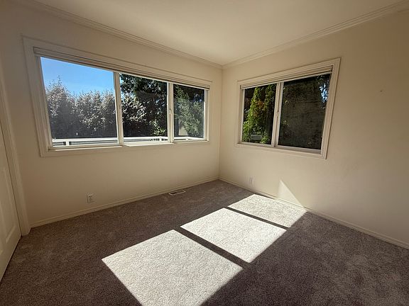 5th image of 5019 112th Ave NE APT B