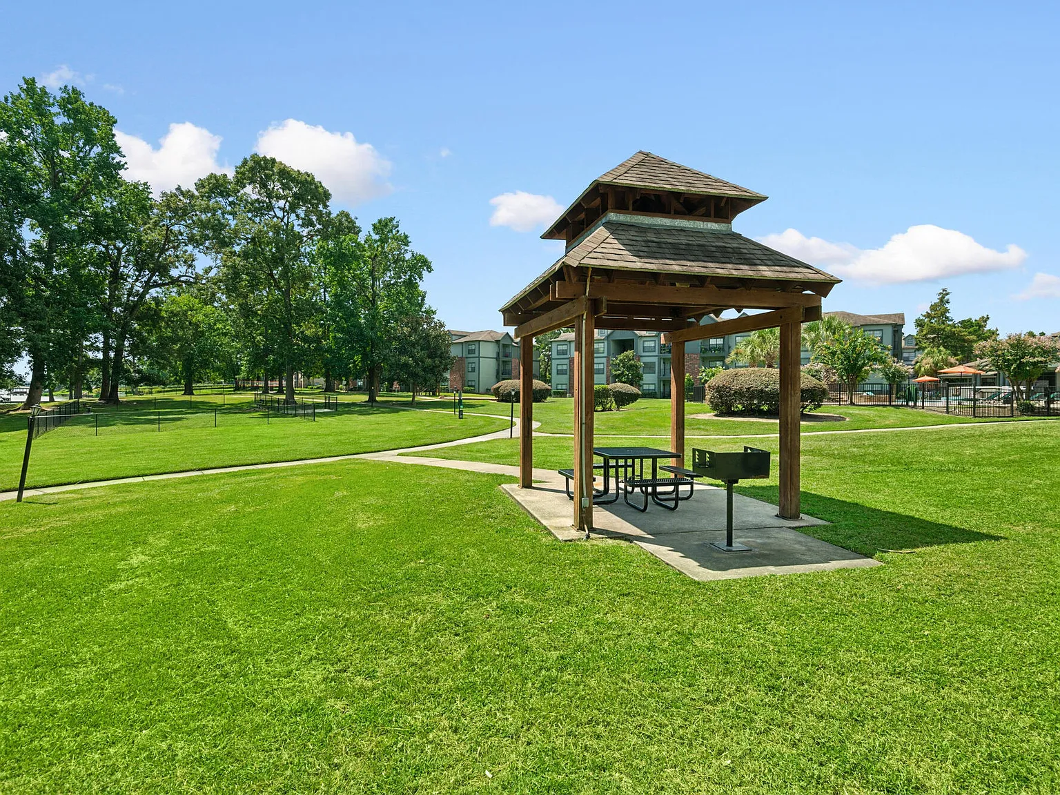 Lakeshore Villas — Photo 2