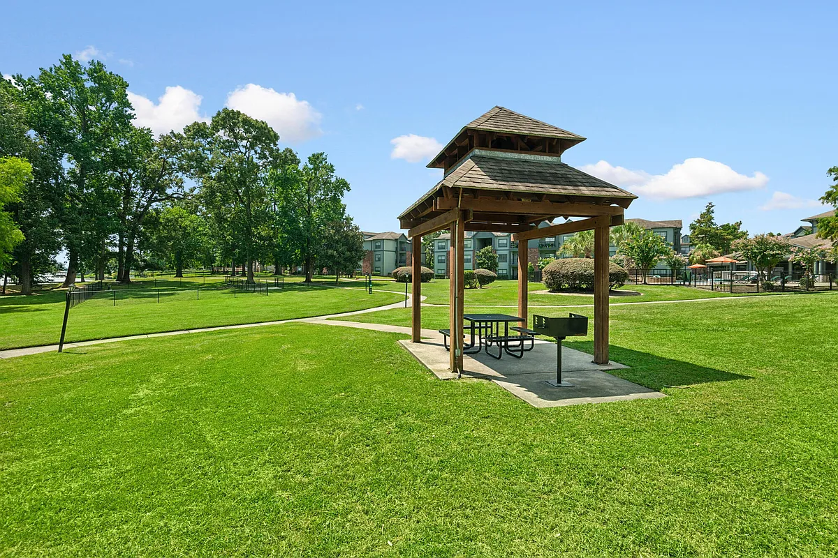 Building Photo - Lakeshore Villas