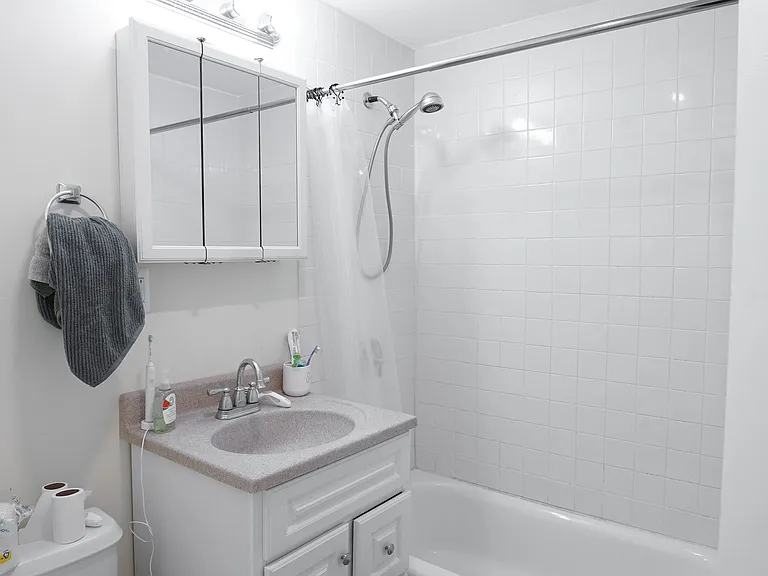 39 Hemenway St #23A — Photo 8