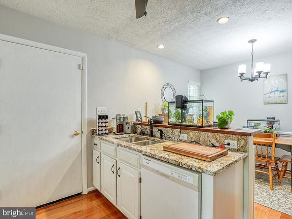 3rd image of 114 Greenwood Ct #60