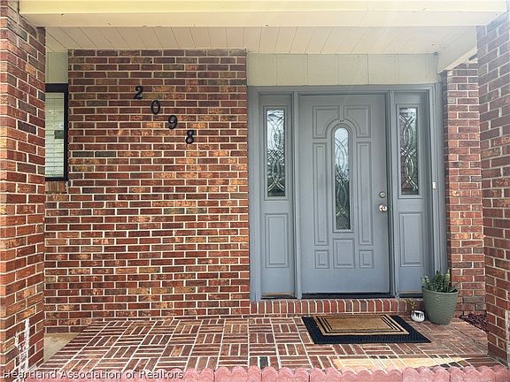 3rd image of 2098 N Larramore Rd