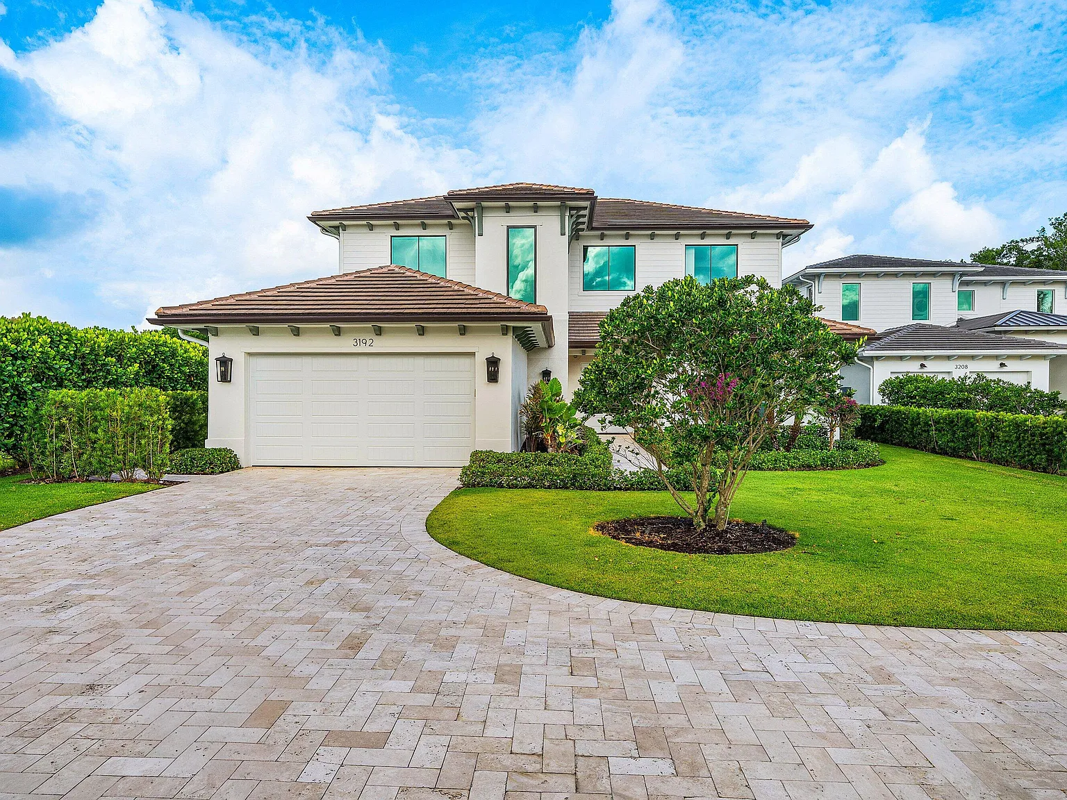 5 bed, 6.5 bath, 4685 sqft, $35,000 — Photo 1