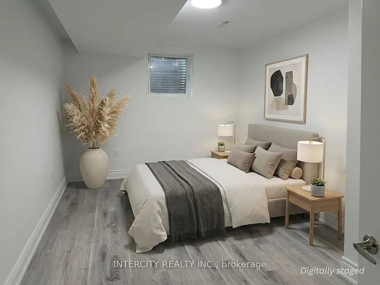 260 Britannia Ave #BASEMENT — Photo 8