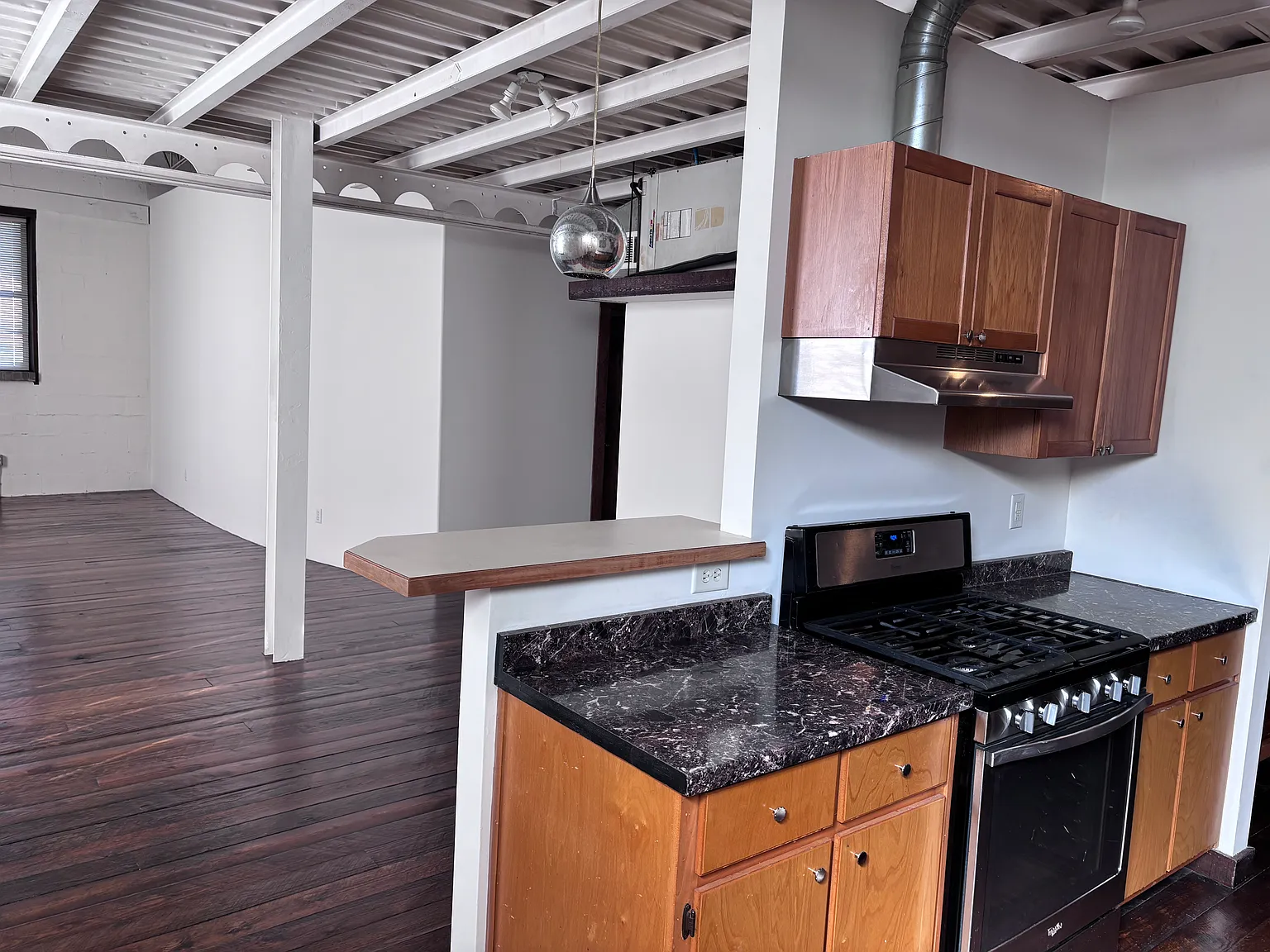 222 Peters St SW — Photo 3