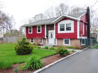 83 Mulberry St, Hyannis, MA 02601